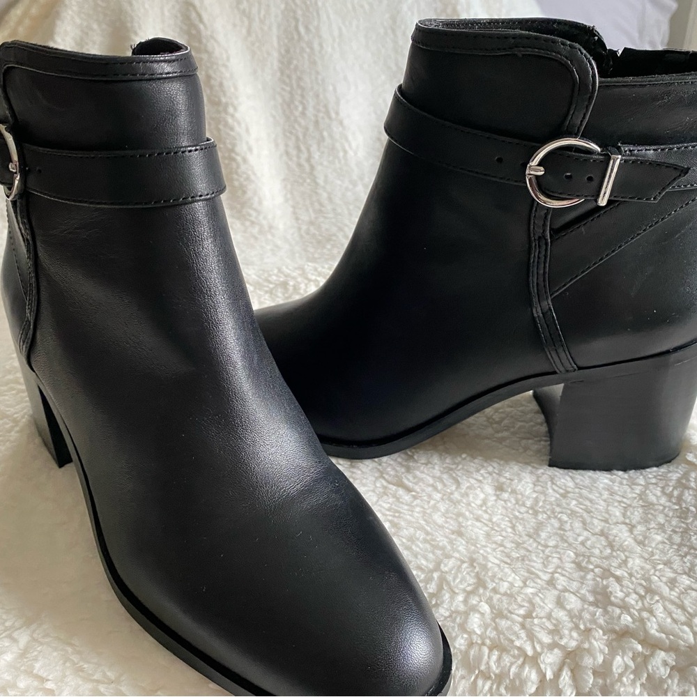 Elegant Black Ankle Boots